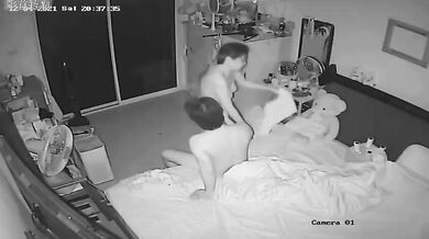 最新流出黑客❤️破解摄像头偷拍家庭各种夫妻啪啪啪12 (14)